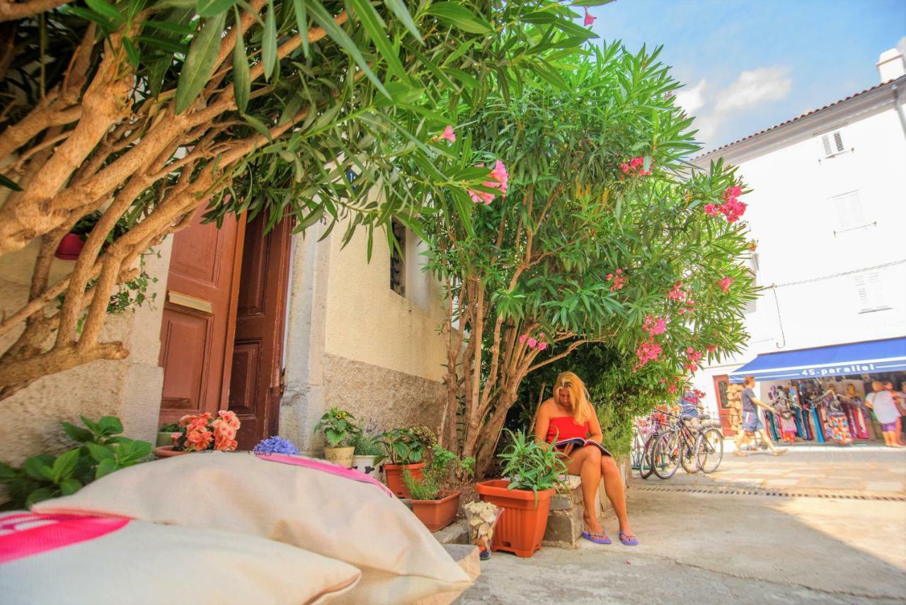 Apartment Dolores Cres Εξωτερικό φωτογραφία