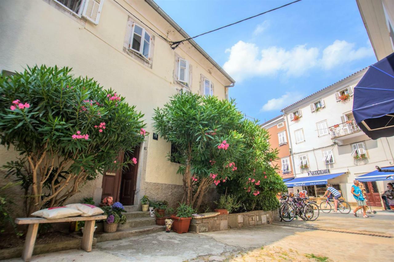 Apartment Dolores Cres Εξωτερικό φωτογραφία