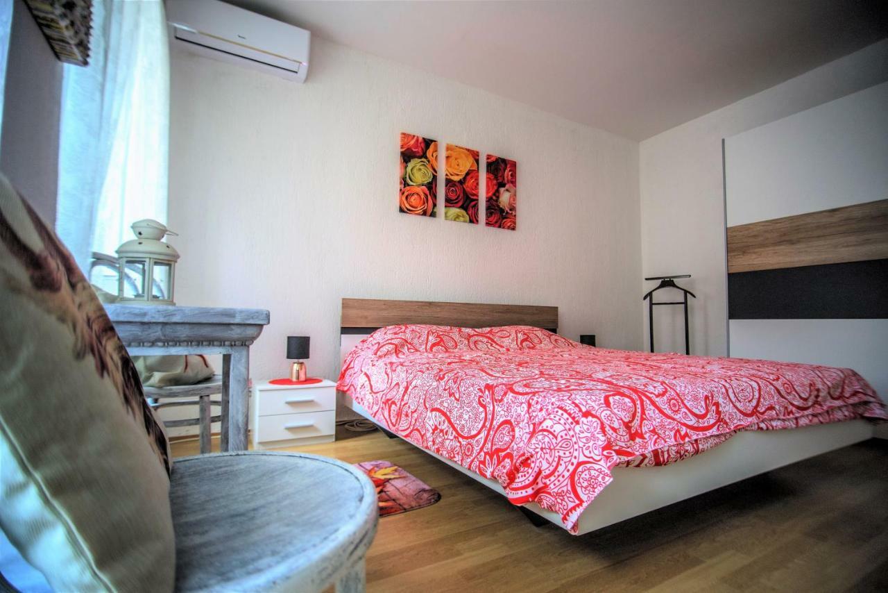 Apartment Dolores Cres Εξωτερικό φωτογραφία