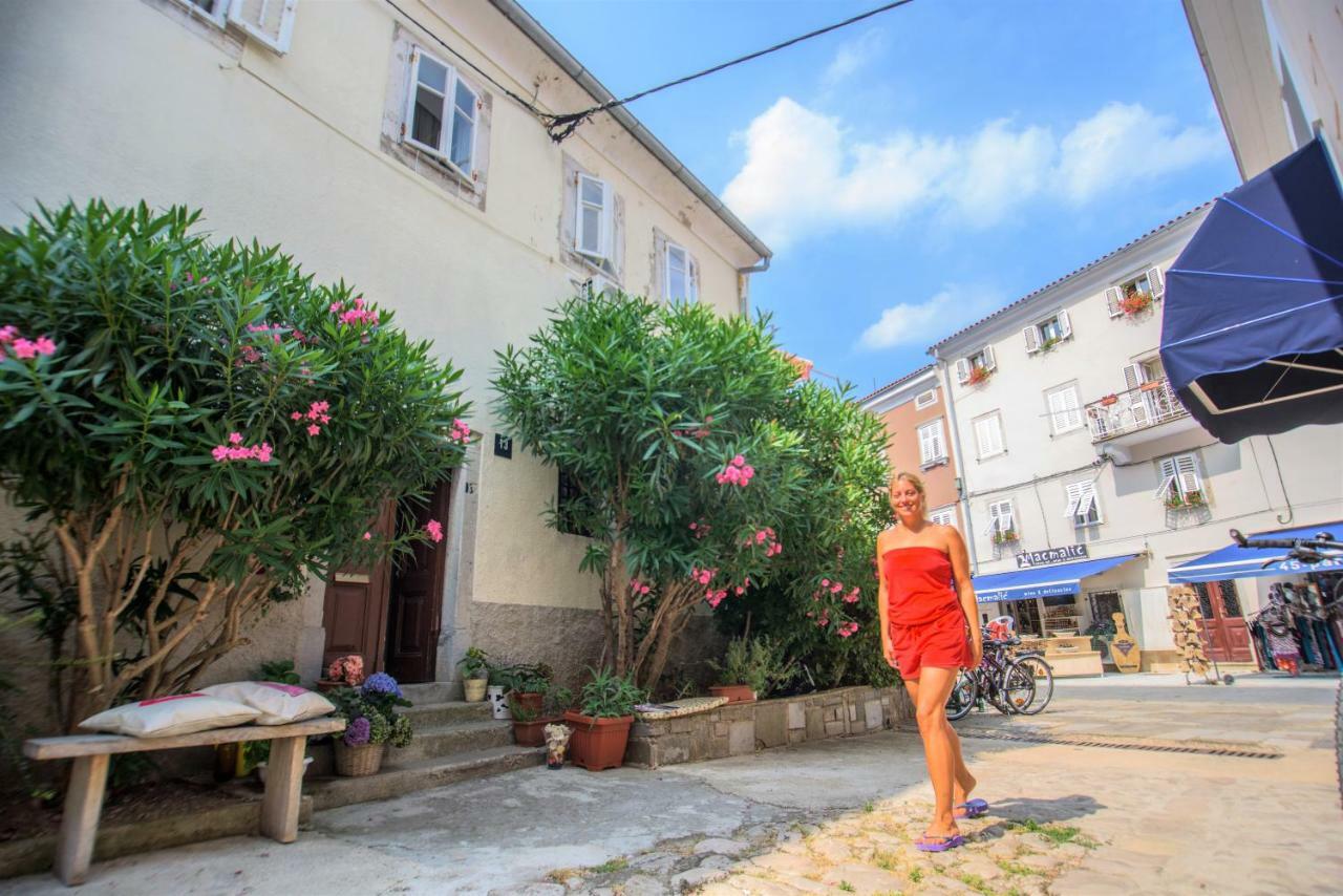 Apartment Dolores Cres Εξωτερικό φωτογραφία